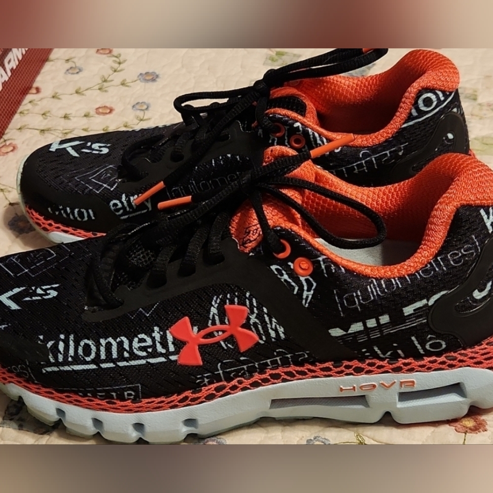 Under Armour Hovr Infinite 2 size 7. Can be connected to UA MAPMYRUN app. - Picture 2 of 11